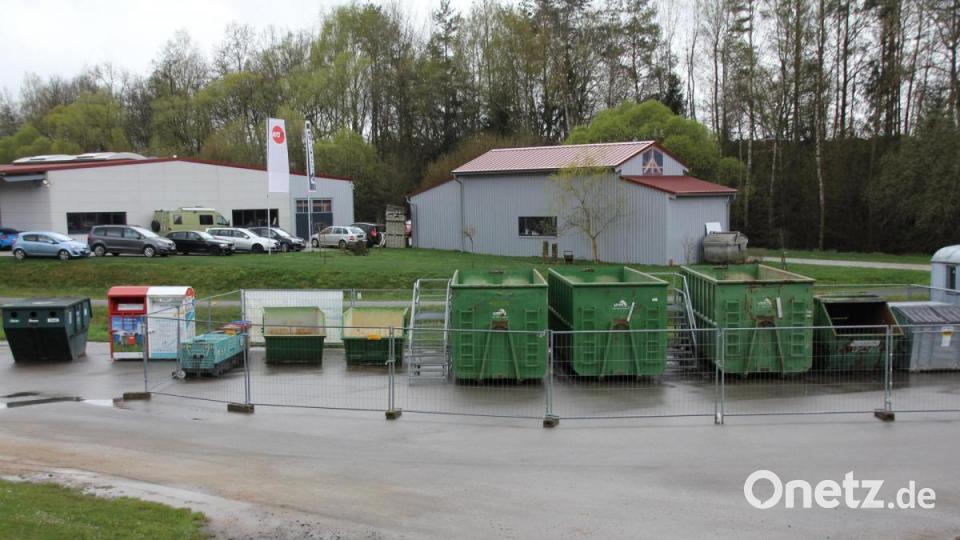 Um den Recyclinghof in Fuchsberg wird eine bereits bestellte Einzäunung errichtet und für das dort arbeitende Personal ist ein Container als Unterstand bestellt worden. Bild: frd