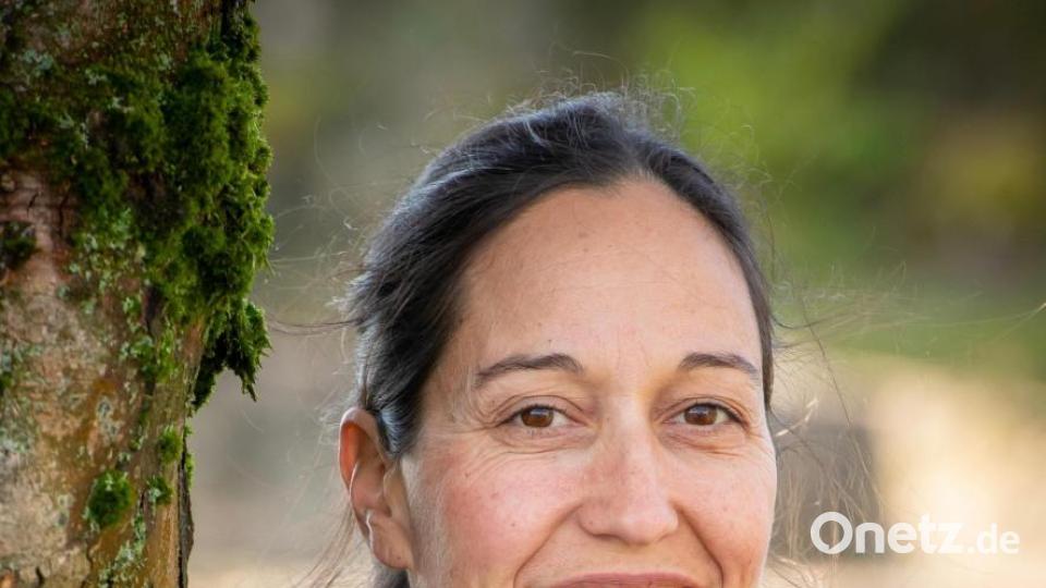 Katharina Hage aus Kemnath ist Baumwartin. Sie möchte die Menschen dazu ermuntern, die "Streuobstwiesen von morgen" anzulegen und bestehende Streuobstwiesen zu pflegen. Bild: Doris Köhler/exb