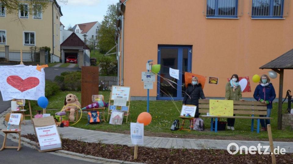 Der Elternbeirat der Sebastian-Kneipp-Schule Edelsfeld hat sich an der Muttertag-Aktion „Mein Herzenswunsch zum Muttertag“ der Lobby für Kinder beteiligt (von links): Katrin Fischer, Mirjam Wohlfahrt und Michaela Schuster. Bild: aja
