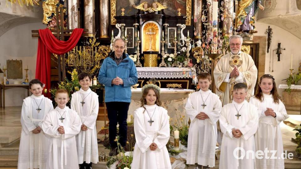 Um 11 Uhr folgte die zweite Gruppe mit sieben Kommunikanten ins festlich geschmückte Gotteshaus. Bild: ALTSTADT ATELIER