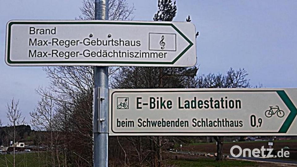 In Grünberg und am Goetz-Areal gibt es Hinweise auf die neue Ladestation in Brand. Bild: ld