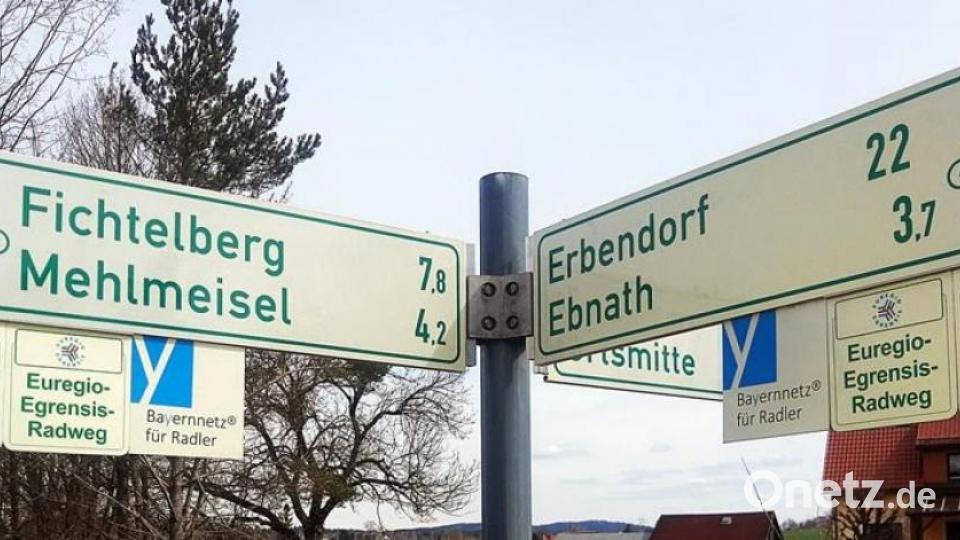 Der Wegweiser in Grünberg zeigt, dass sich hier viele Radwege kreuzen. Bild: ld