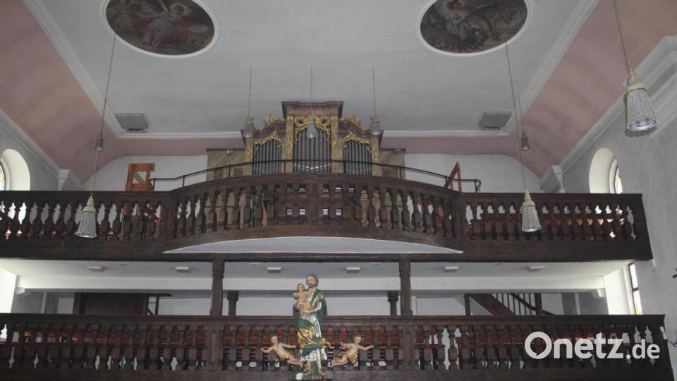 Die beiden Emporen mit der alten Orgel. Bild: soj