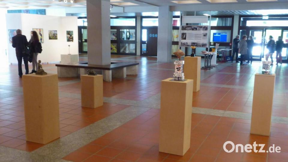Blick in die Aula auf die Skulpturen Bild: fsb