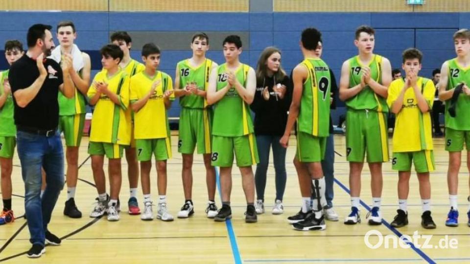 Das &quot;Basketball Team Oberpfalz&quot; bedankt sich im JBBL-Qualifikationsturnier 2020 bei seinen Fans. Seither bremst Corona das Oberpfälzer Erfolgsprojekt etwas aus. Bild: Katrin Deinlein/exb