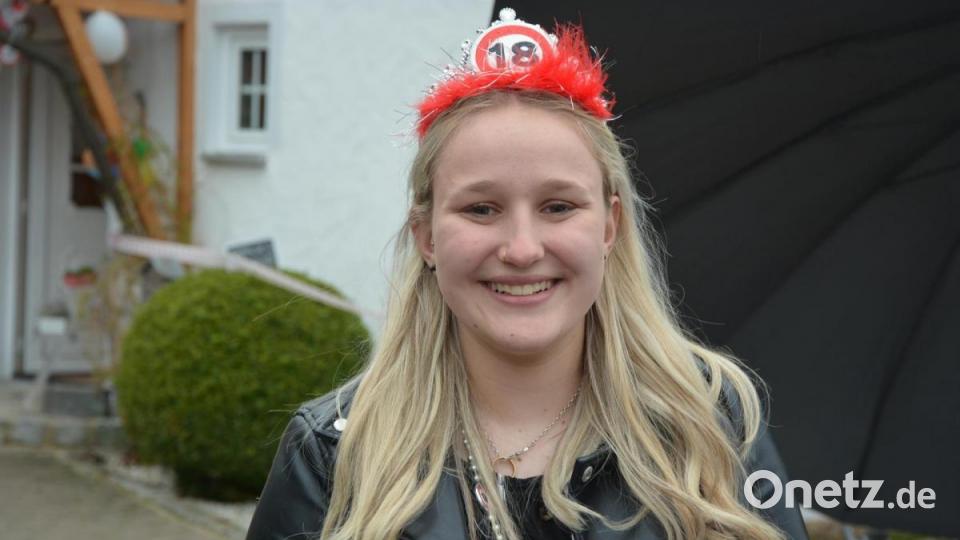 Amelie Plommer freute sich mächtig über die Überraschungs-Aktion. Bild: jr