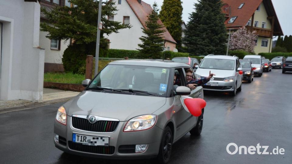 Fast 40 Autos waren an der Überraschungs-Aktion für Geburtstagskind Amelie Plommer beteiligt. Bild: jr
