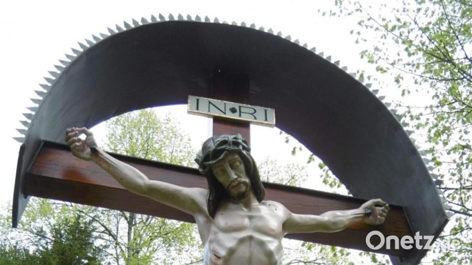 Der neu restaurierte Corpus vor der Lourdeskapelle auf dem Frohnberg. Bild: mma