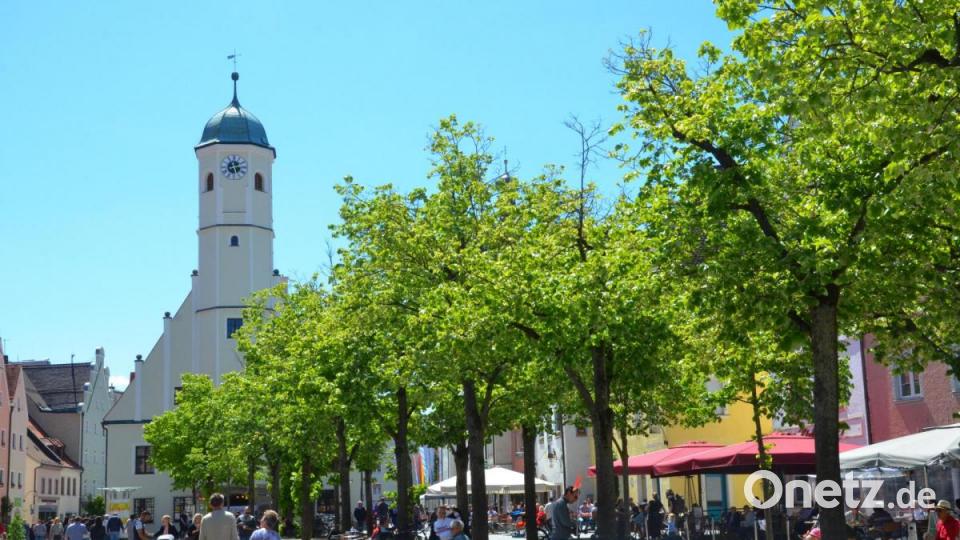 Sonntag ohne Maske in der Weidener Fußgängerzone. Bild: Kunz