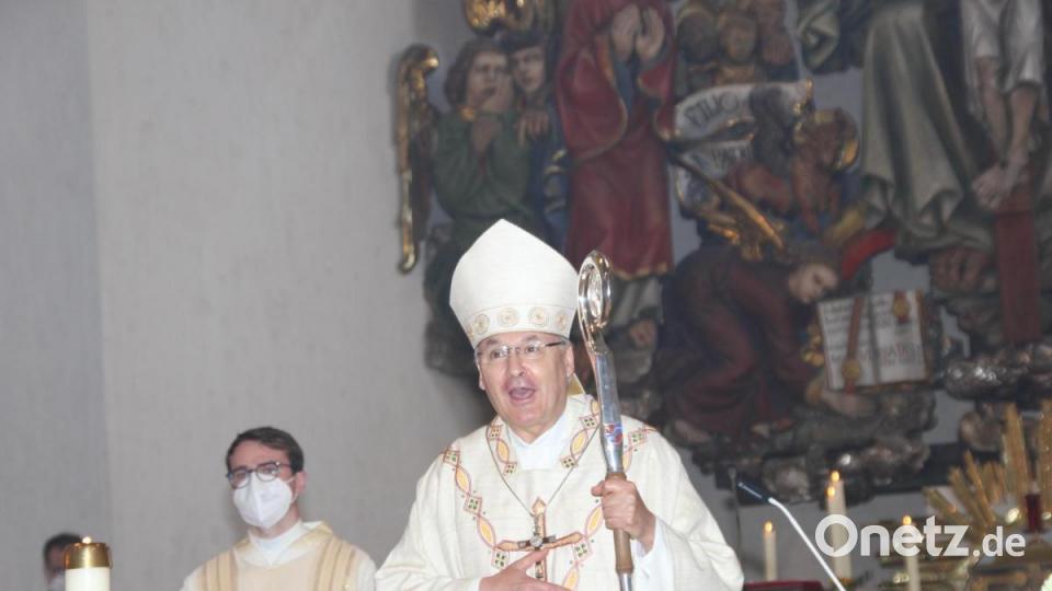 Bischof Voderholzer feierte anlässlich des Patroziniumsfestes von Hl. Dreifaltigkeit einen Pontifikalgottesdienst in Amberg, der Jung und Alt gleichsam ansprach. Es folgte die Einweihung des Haus der Kinder. Bild: ads