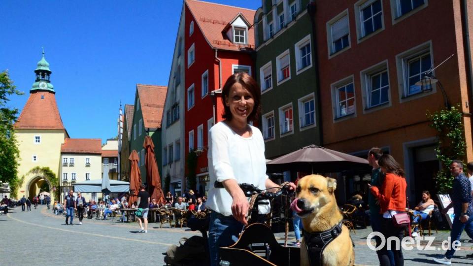 Sonntag ohne Maske in der Weidener Fußgängerzone. Bild: Kunz