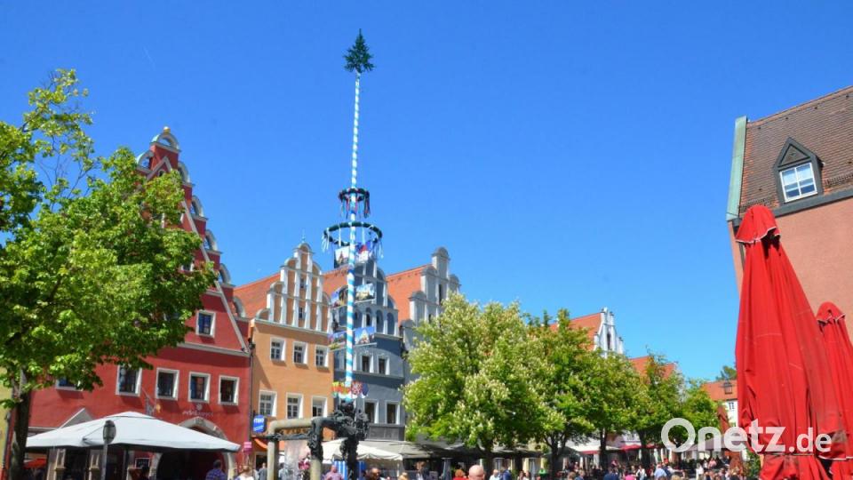 Sonntag ohne Maske in der Weidener Fußgängerzone. Bild: Kunz