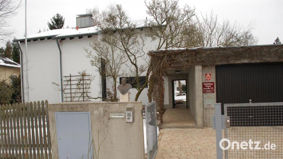 In der Bergstraße im beschaulichen Pentling steht das frühere Wohnhaus des emeritierten Papstes Benedikt XVI. Archivbild: gib