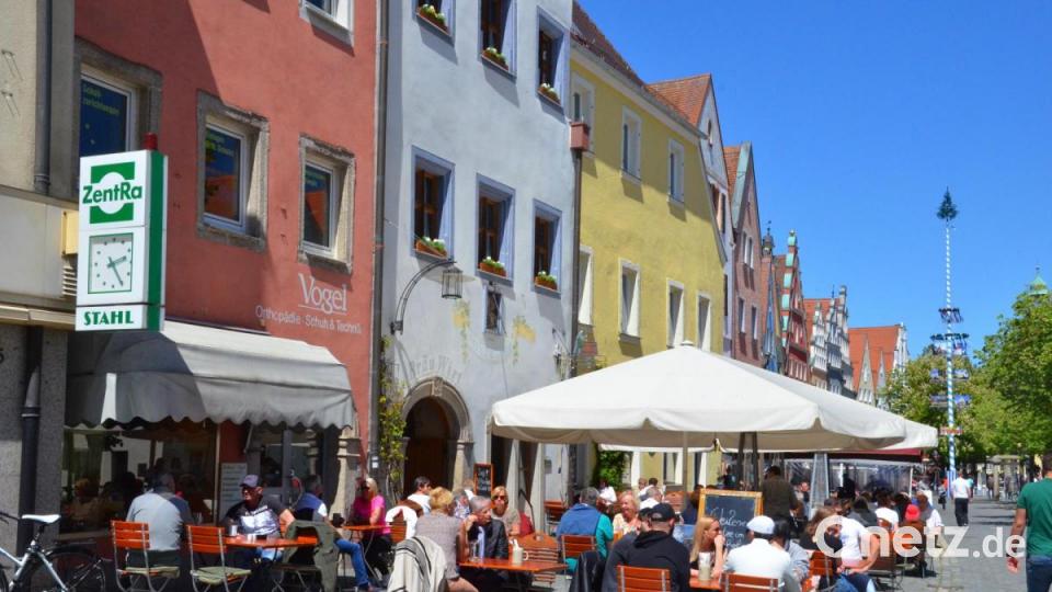 Sonntag ohne Maske in der Weidener Fußgängerzone. Bild: Kunz