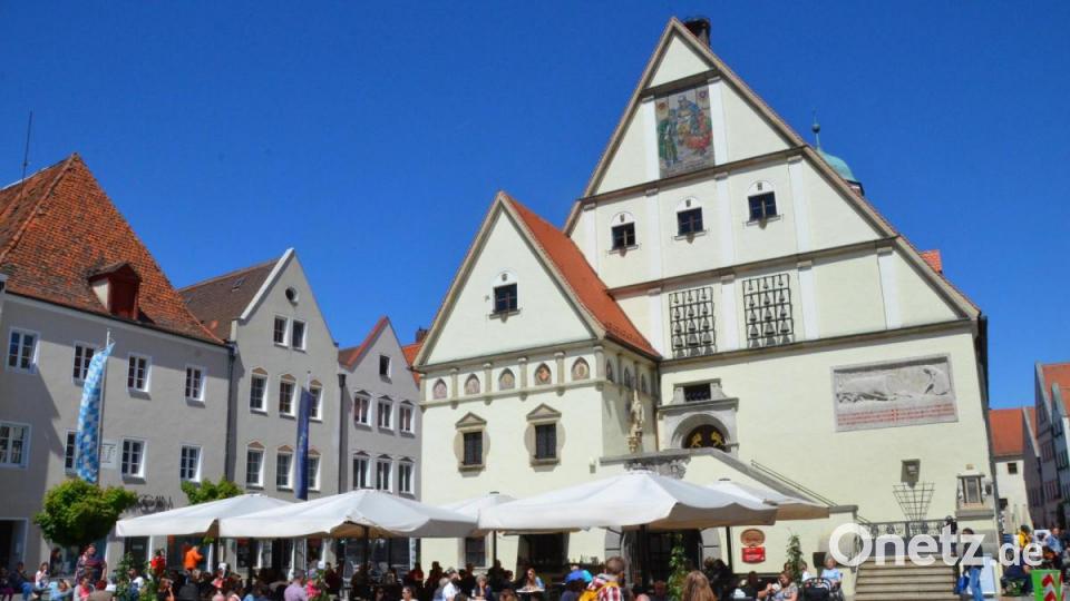 Sonntag ohne Maske in der Weidener Fußgängerzone. Bild: Kunz