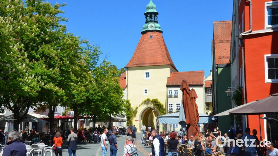 Sonntag ohne Maske in der Weidener Fußgängerzone. Bild: Kunz