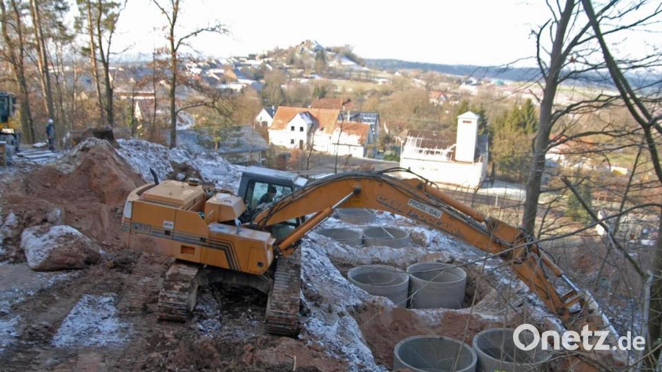 Kurz vor Weihnachten 2017 war Baubeginn. Die Arbeiter der Firma Prösl Bau GmbH installierten die Fundamente für das Bauwerk Archivbild: ow