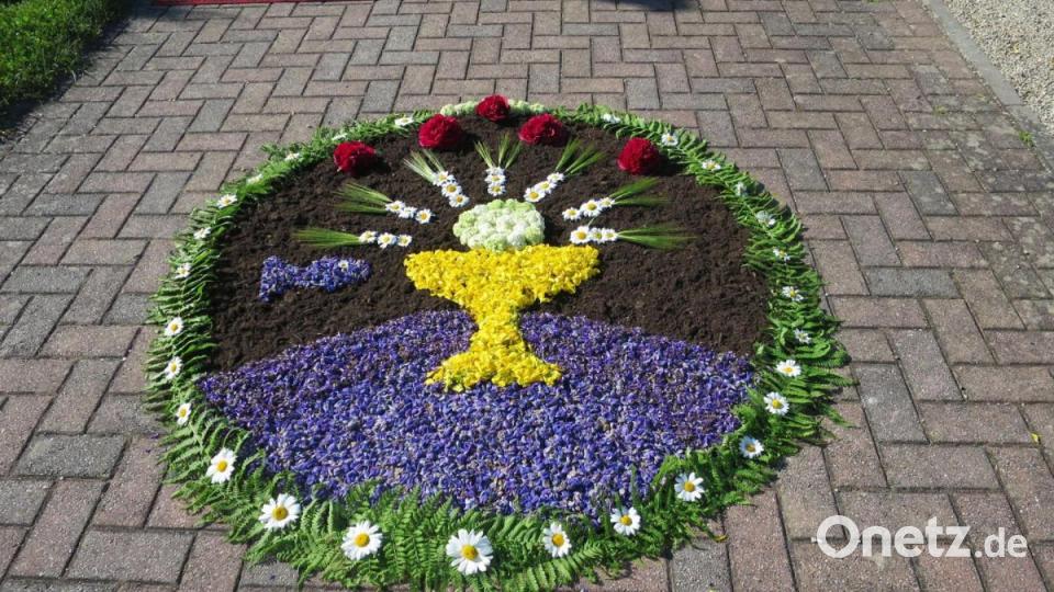 Der Blumenteppich zu Fronleichnam in Paulsdorf. Bild: Christine Schwarz/exb