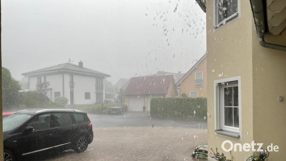 Ein heftiger Regenschauer ergoss sich am Samstagnachmittag über Kastl. Bild: rpp