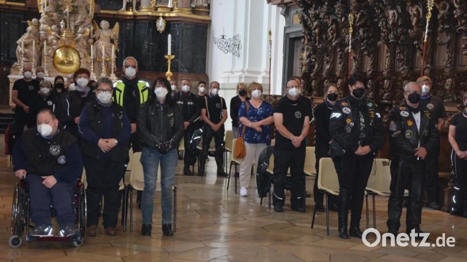 Mitglieder des Waldsassener Motorradfahrerclubs beim Gottesdienst in der Basilika. Bild: jr
