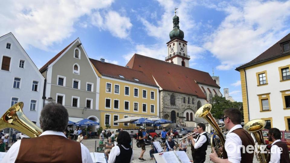 Eine prächtige Kulisse für die Birgländer am Luitpoldplatz. Bild: Petra Hartl