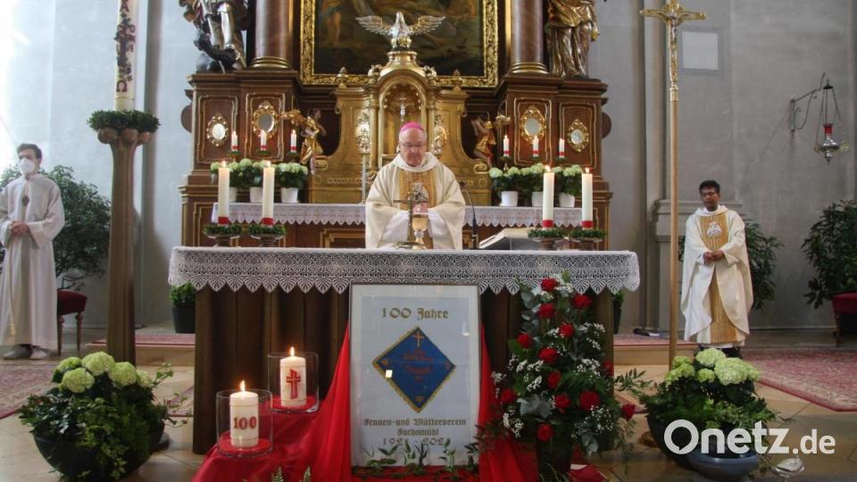 Den Festgottesdienst zelebrierte Bischof Rudolf Voderholzer. Bild: wro