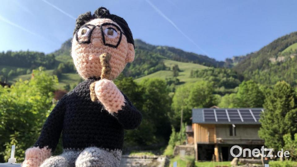 Kunst mit Nadel und Faden zeigt das Festival "Les Artisanales de Rosisinière - de fil en aiguille" im Schweizer Bergdorf Rossinière. Bild: eik