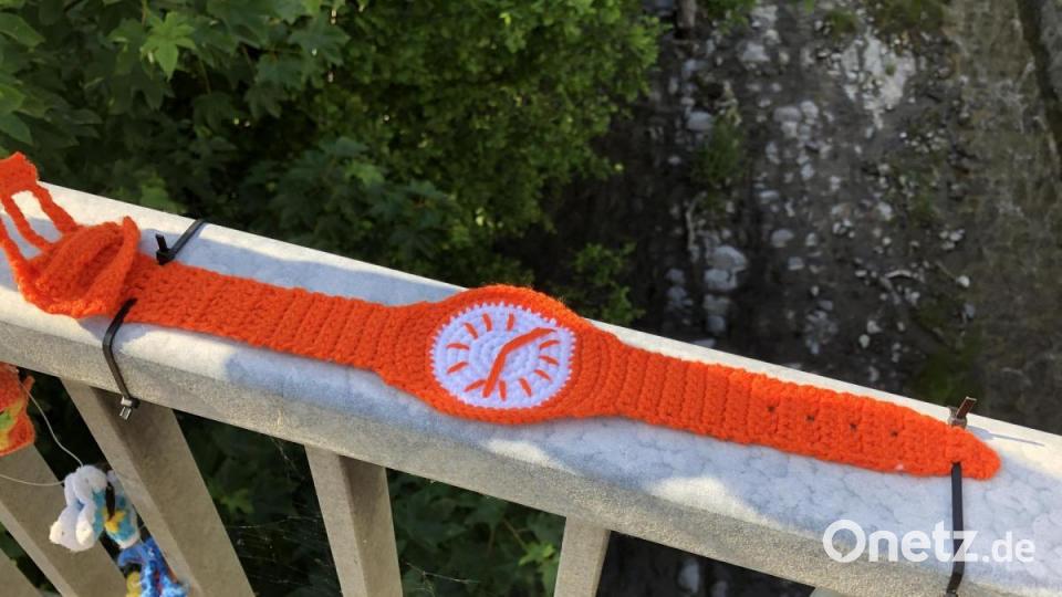 Kunst mit Nadel und Faden zeigt das Festival "Les Artisanales de Rosisinière - de fil en aiguille" im Schweizer Bergdorf Rossinière. Bild: eik