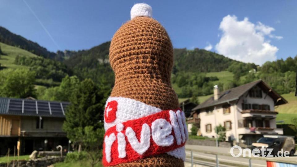 Kunst mit Nadel und Faden zeigt das Festival "Les Artisanales de Rosisinière - de fil en aiguille" im Schweizer Bergdorf Rossinière. Bild: eik