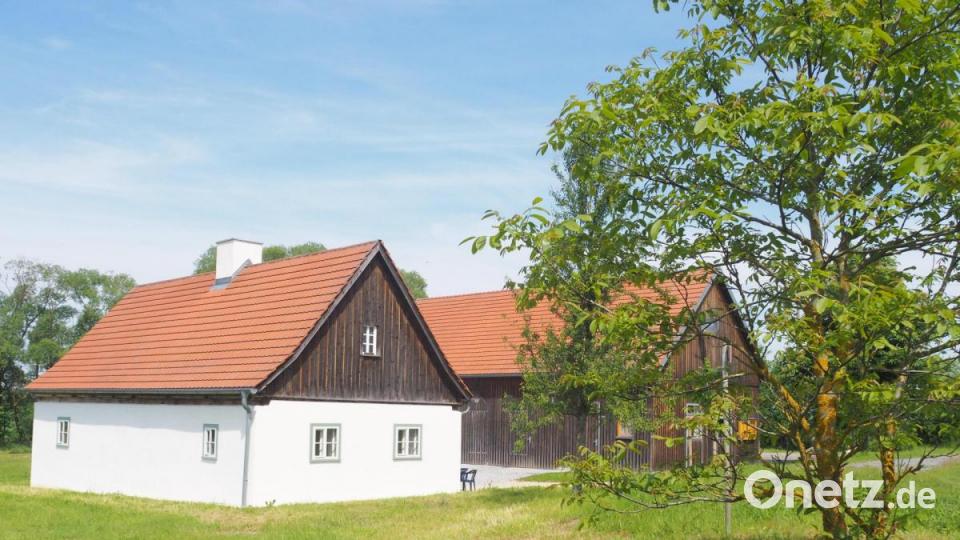 Fast 250 Jahre Geschichte kann das Hirthaus in Hohenwald vorweisen. Nach der Sanierung bietet es der Dorfgemeinschaft wieder einen geselligen Treffpunkt. Bild: ws