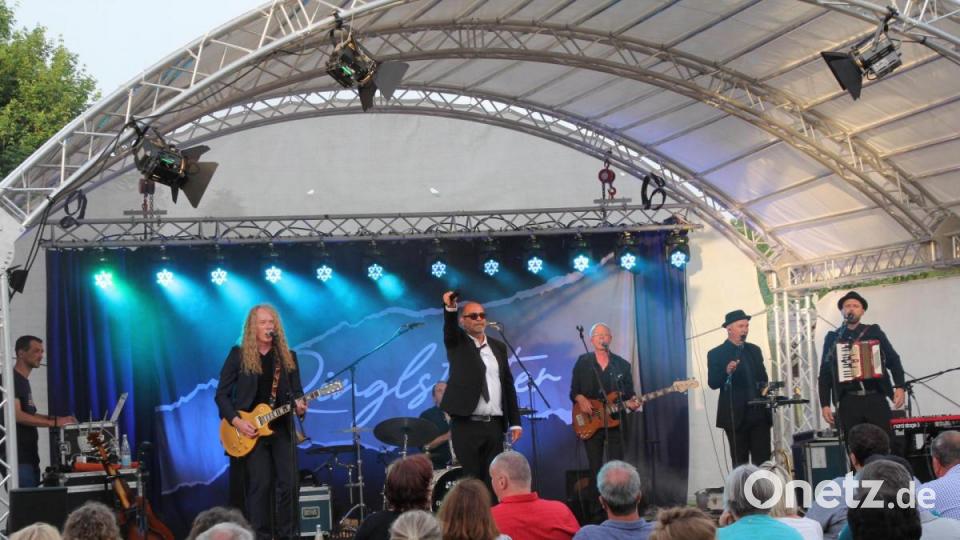 Hannes Ringlstetter und Band in Action. Bild: kro