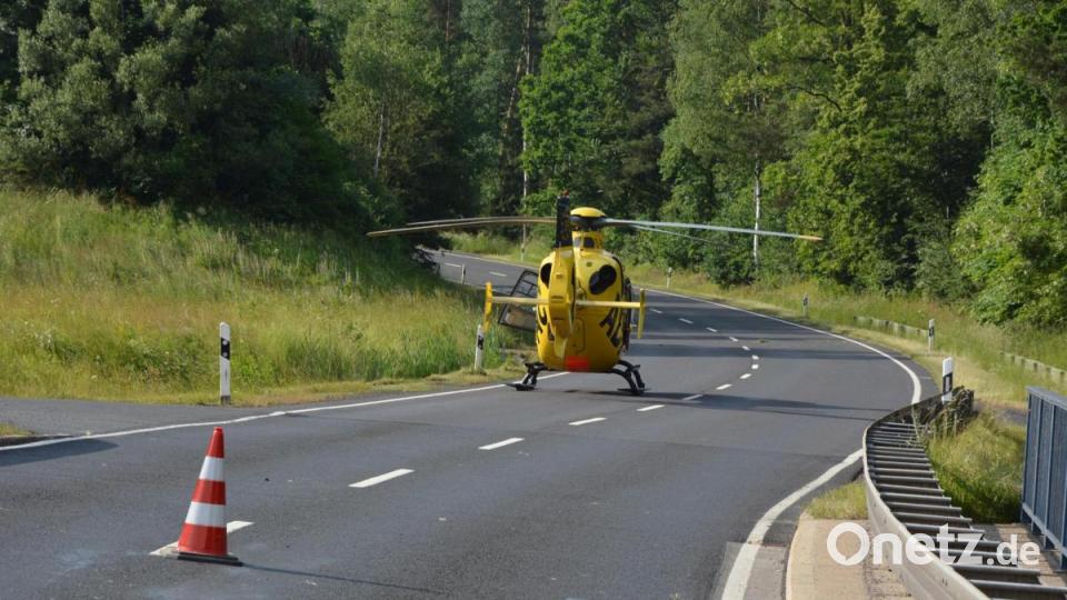Gleich zwei Rettungshubschrauber wurden zum Unfallort beordert. Bild: jr