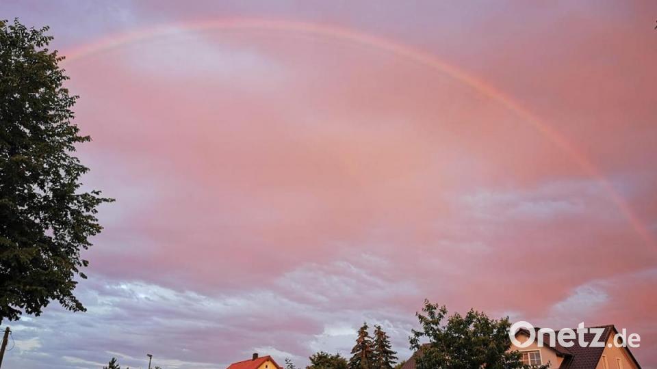 Eva Przygodzka hat dieses Foto aus Fensterbach gepostet – bei ihr sieht man sogar einen Regenbogen im Abendrot. Bild: Eva Przygodzka