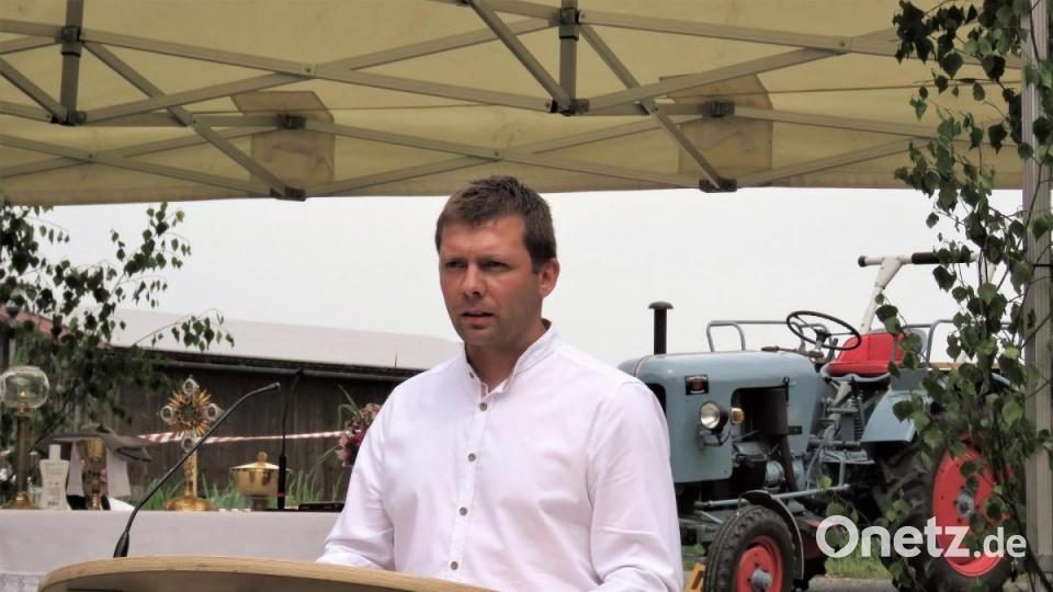 Ortssprecher Johannes Bäuml dankte allen für die Mithilfe bei der Renovierung und Sanierung. Bild: ubb