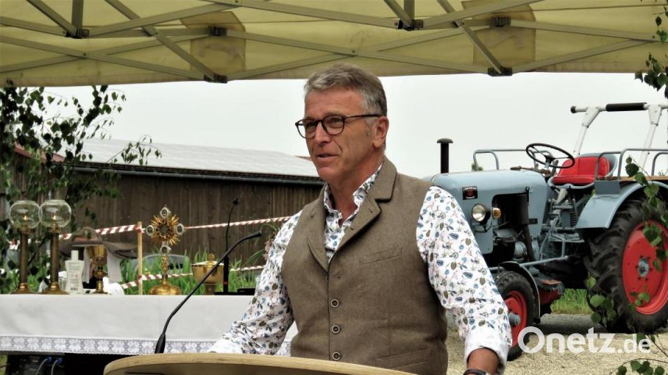 Bürgermeister Franz Stahl war begeistert vom Ergebnis der Renovierungsarbeiten. Bild: ubb