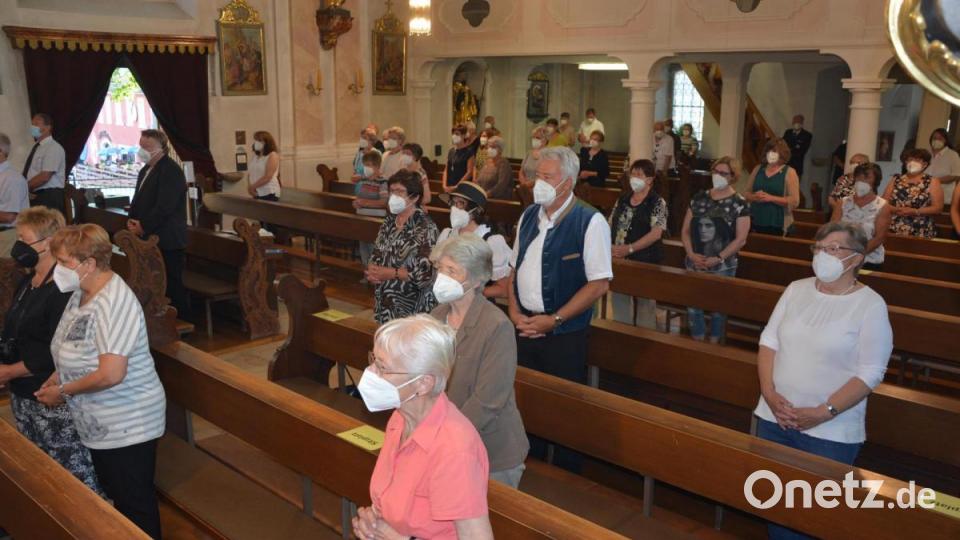 Alle nach dem Hygienekonzept verfügbaren Plätze in der Pfarrkirche waren besetzt. Bild: jr