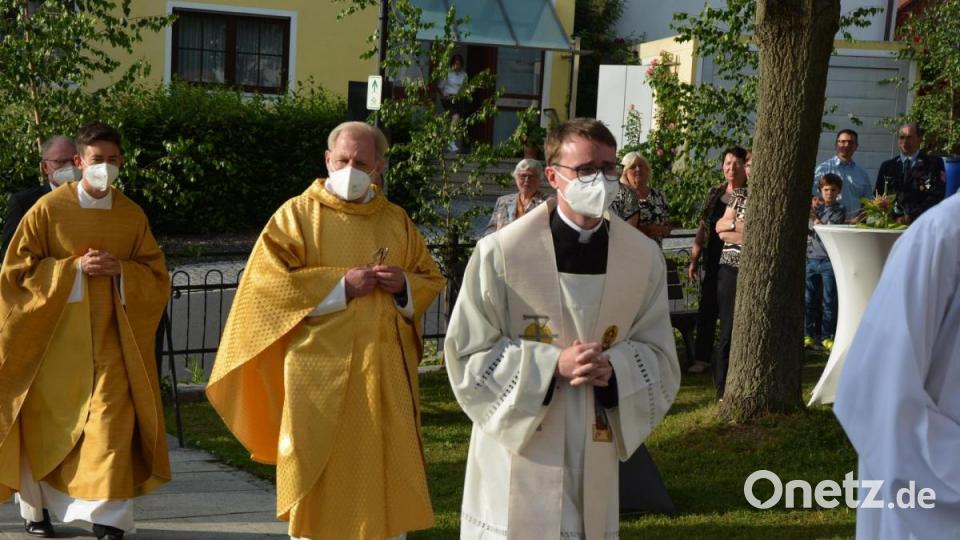 Der Einzug der Geistlichen in die Pfarrkirche. Bild: jr