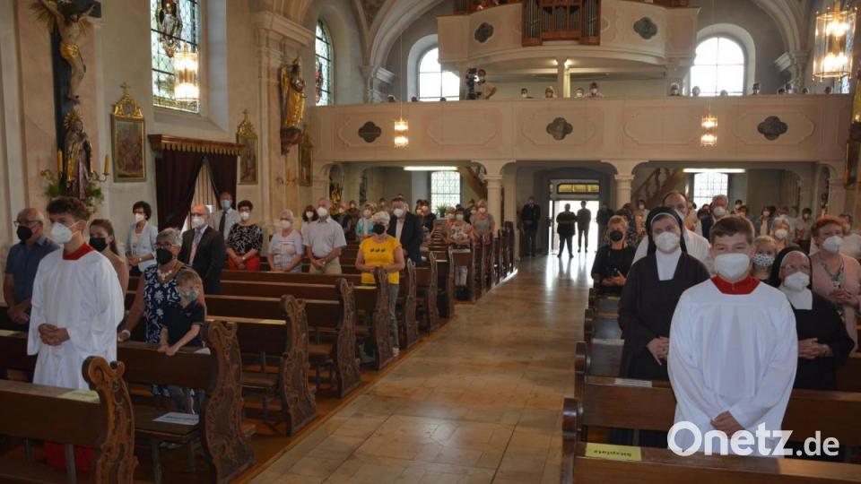 Alle nach dem Hygienekonzept verfügbaren Plätze in der Pfarrkirche waren besetzt. Bild: jr
