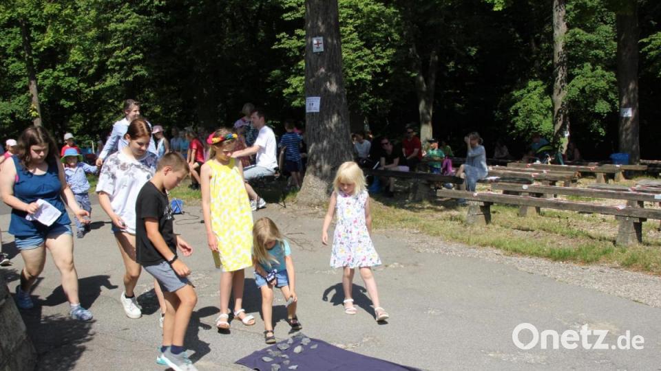 Steine wurden zum Symbol für alle Sorgen der Kinder, die diese vor Gott ablegten, damit ihre Anliegen im Weihrauch zu Gott aufzusteigen - zu ihrer Erleichterung. Bild: ads