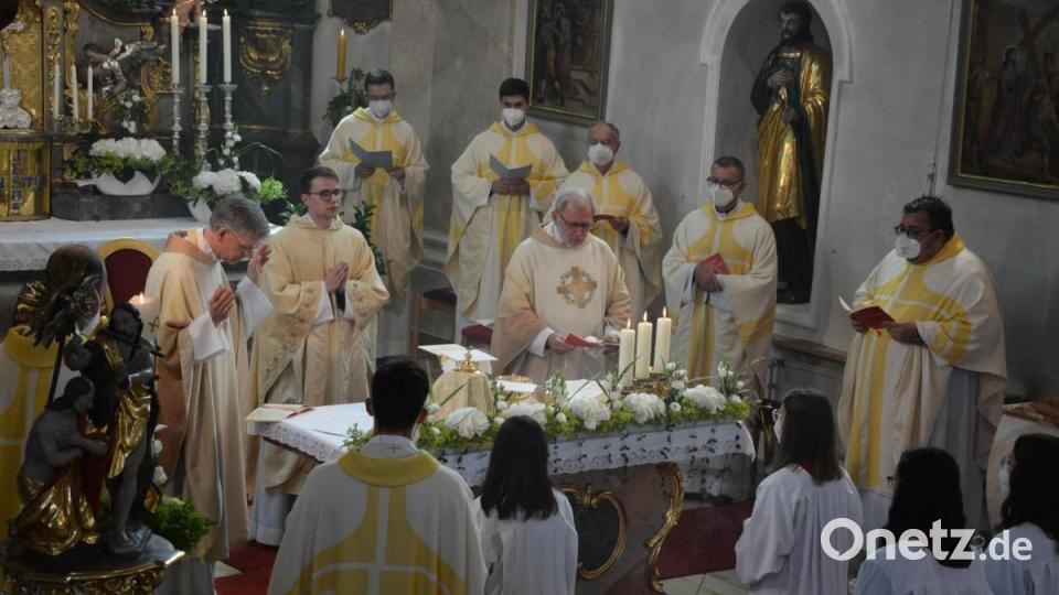 Der Festgottesdienst in der Konnersreuth Pfarrkirche. Bild: jr