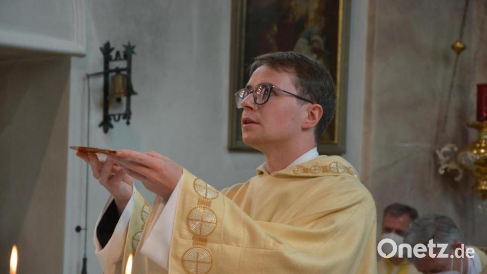 Bastian Neumann zelebrierte seine erste heilige Messe. Bild: jr
