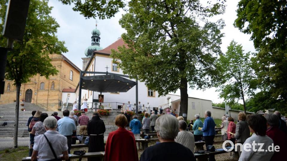 Viele Gäste waren am Sonntag zum Abschlussgottesdienst auf den Mariahilfberg gekommen. Bild: Andreas Brückmann