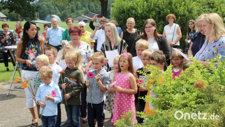 &quot;Sing mit uns ein Halleluja&quot; fordern die Kinder des Kinderhauses &quot;Heilig Geist&quot; auf. Bild: fsb