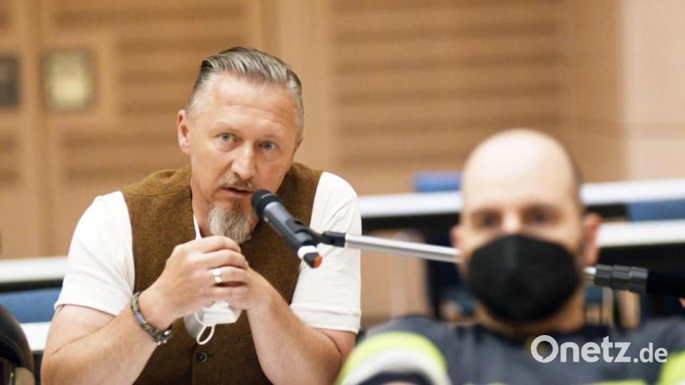 Martin Sauer (links) spricht für die Gastronomie am Unteren Markt. Er sieht sich mit dem Einzelhandel in einem Boot. Bild: Gabi Schönberger