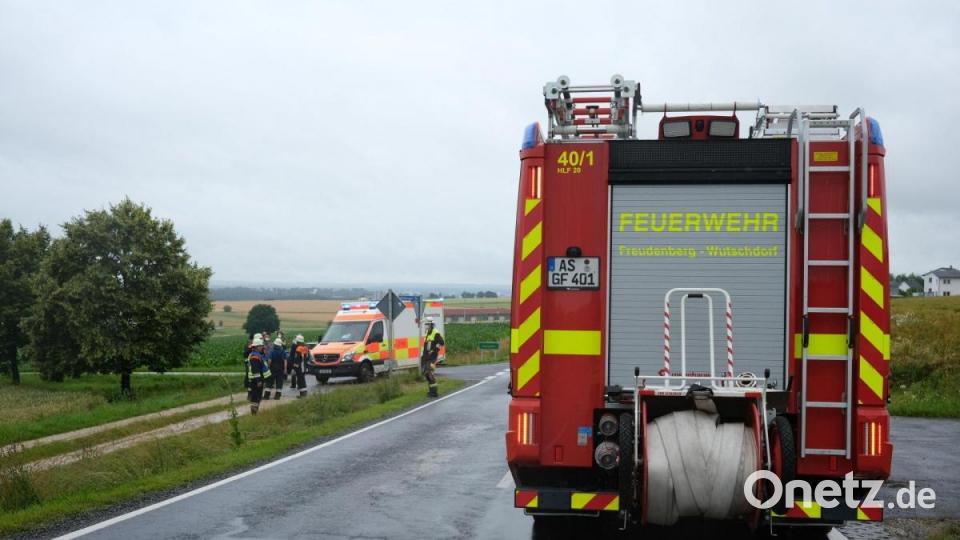 Zwischen Paulsdorf und Altenricht hat sich eine Frau mit ihrem Lancia in einem Getreidefeld überschlagen. Bild: dmra