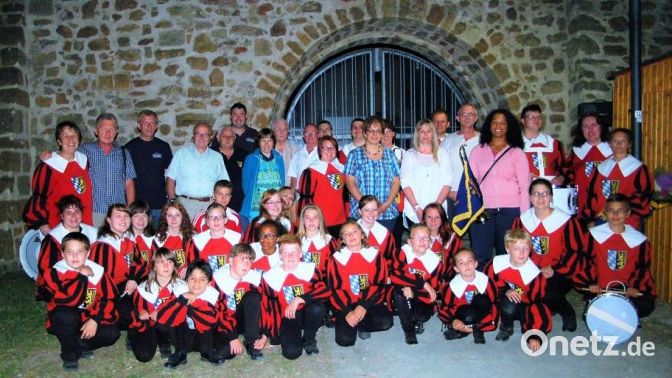 Zur Serenade des Spielmannszuges im Jahr 2014 kamen auch einige Ehemalige. Archivbild: rgr