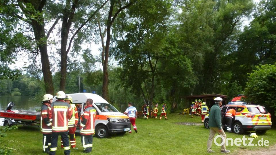 Über 100 Rettungskräfte suchen nach einem 70-Jährigen. Bild: bk