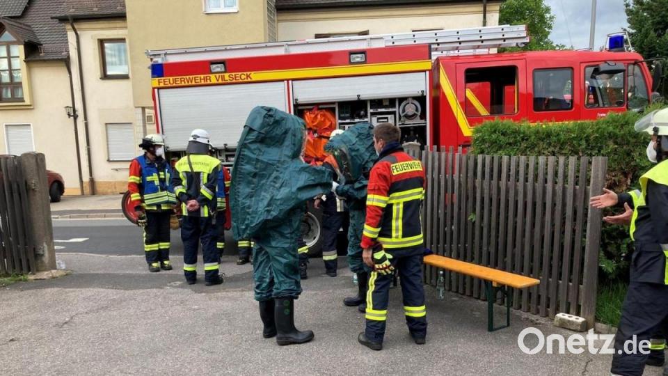 Der Fachbereich Gefahrgut beriet die Feuerwehr Vilseck an der Einsatzstelle. Bild: Feuerwehr Vilseck