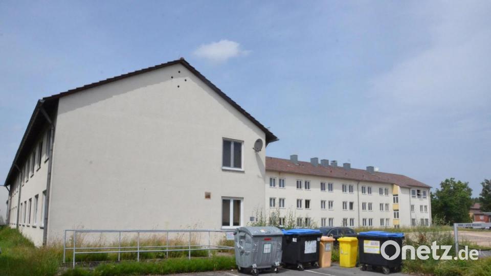 Das bisherige, zweistöckige Sanitätsgebäude (links) soll abgerissen werden. Bild: Kunz