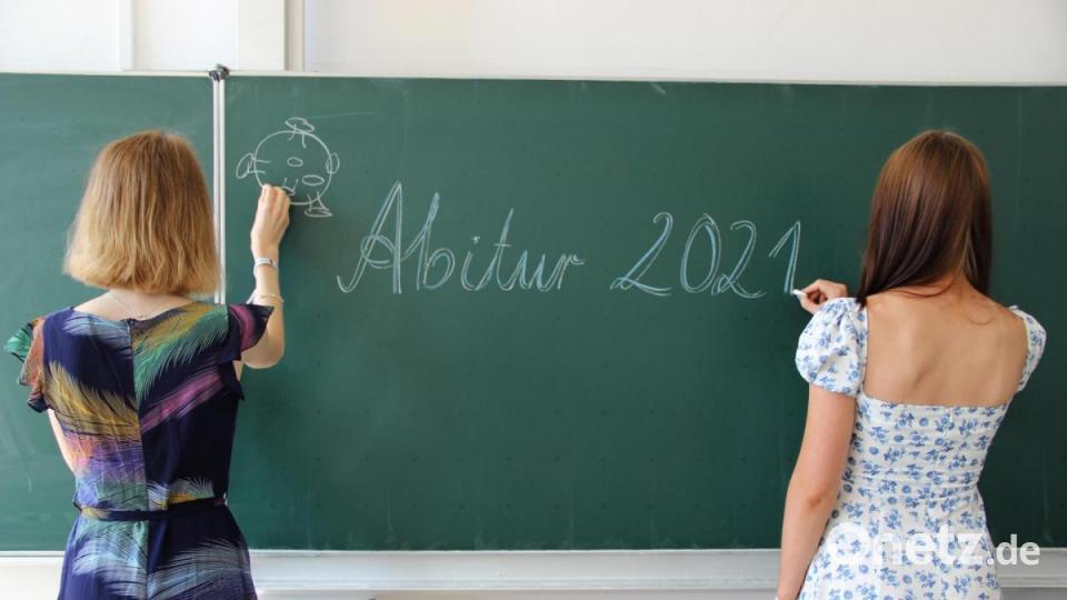 Grund zum Feiern nach diesem außergewöhnlichen Corona-Schuljahr: Auch in Amberg und Sulzbach-Rosenberg wurden jetzt die Abiturienten verabschiedet. Bild: ero